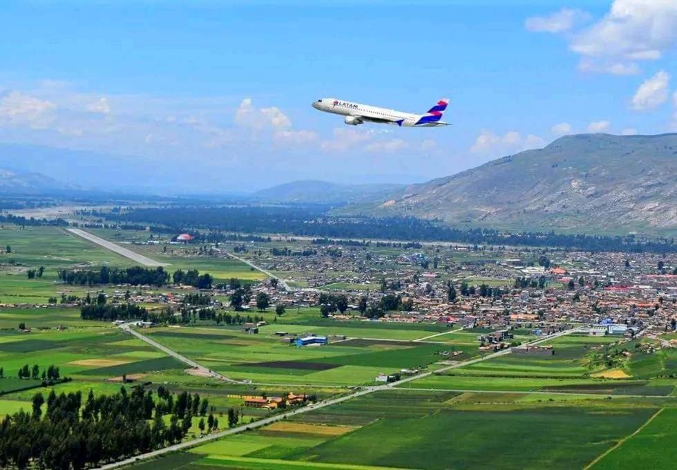 ホテル Hospedaje Monaco - Jauja Airport エクステリア 写真